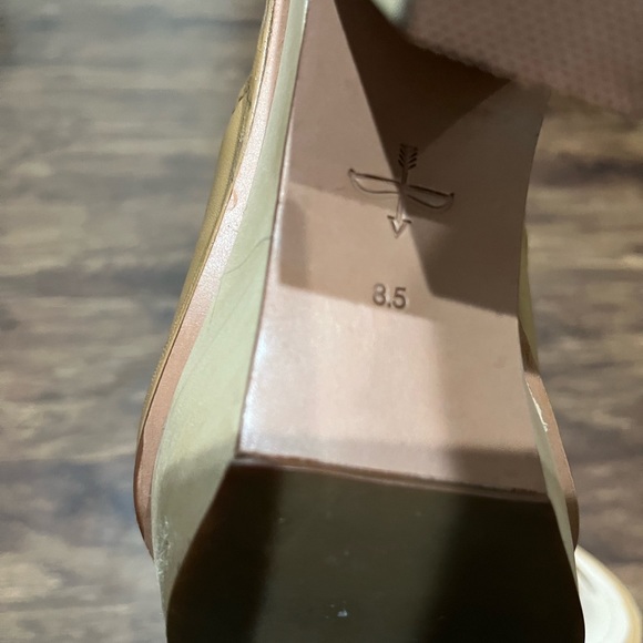 Pour La Victoire Tan Sandals Sz. 8.5 - Picture 6 of 7